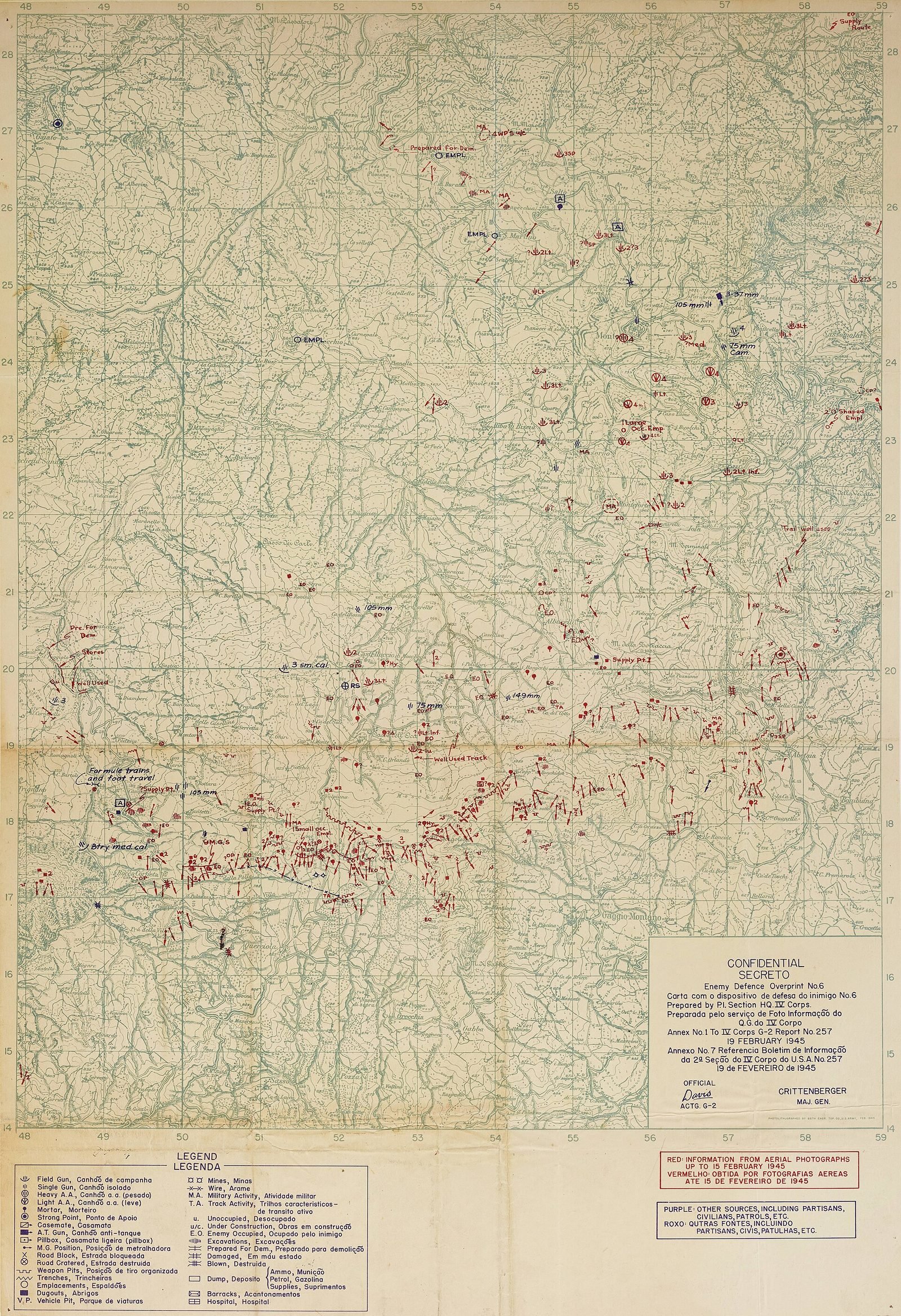 Carta topográfica do setor com posições alemãs marcadas em vermelho, legenda bilíngue inglês e português